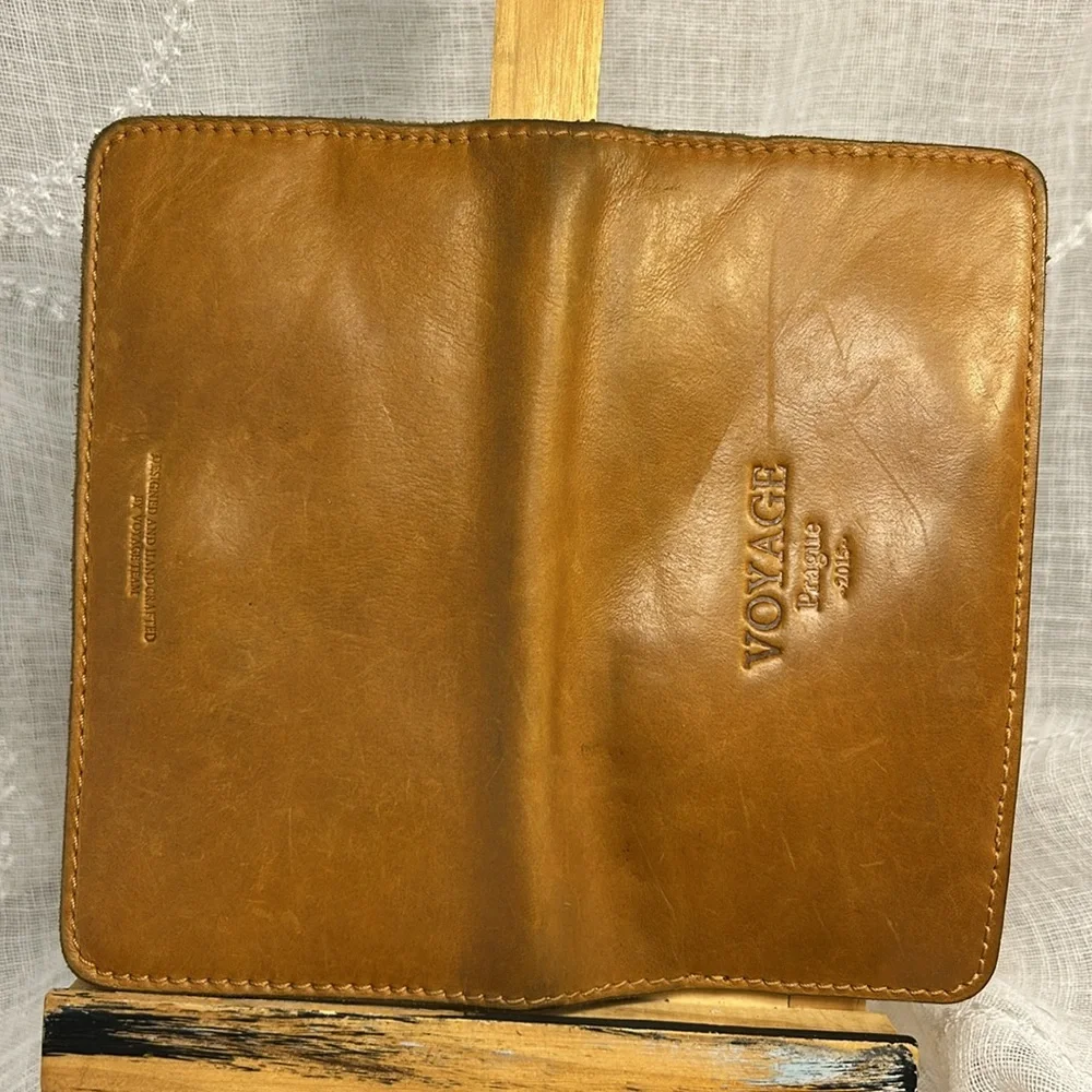 Voyage Prague leather bifold wallet